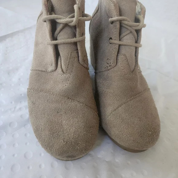 Toms Women's Tan Suede Ankle Boots - Picture 5 of 8
